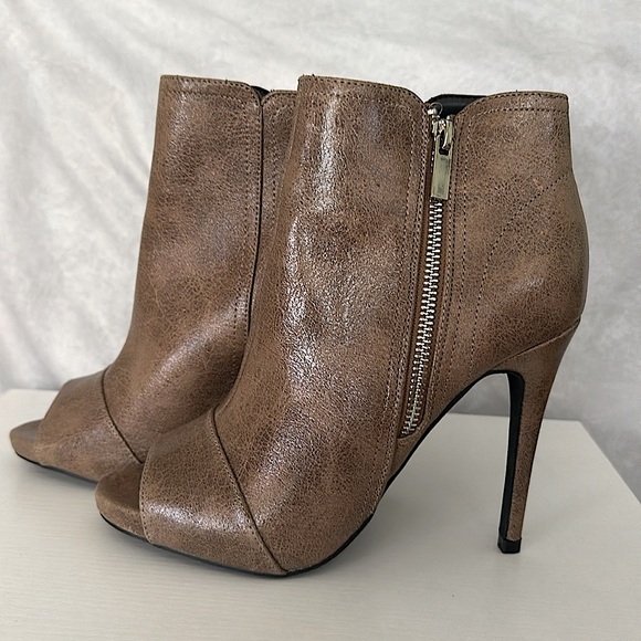 Leah Booties - Picture 2 of 7